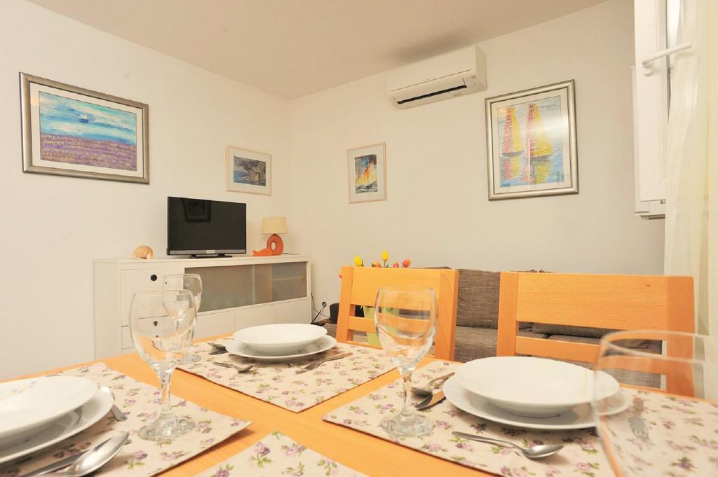 Holiday Home Lucica Сутіван Екстер'єр фото