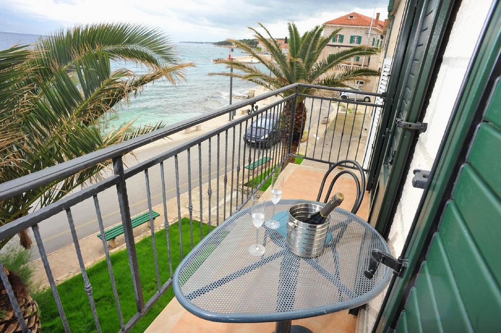 Holiday Home Lucica Сутіван Екстер'єр фото