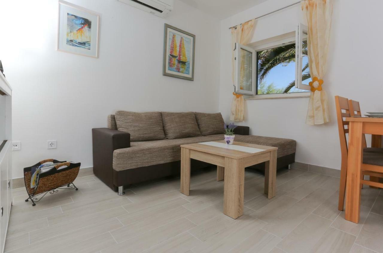 Holiday Home Lucica Сутіван Екстер'єр фото