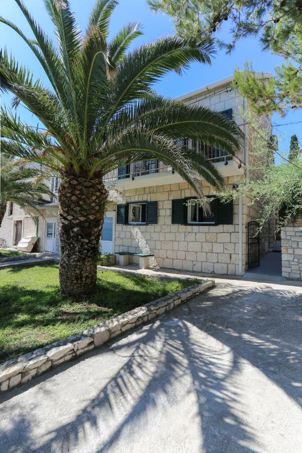 Holiday Home Lucica Сутіван Екстер'єр фото