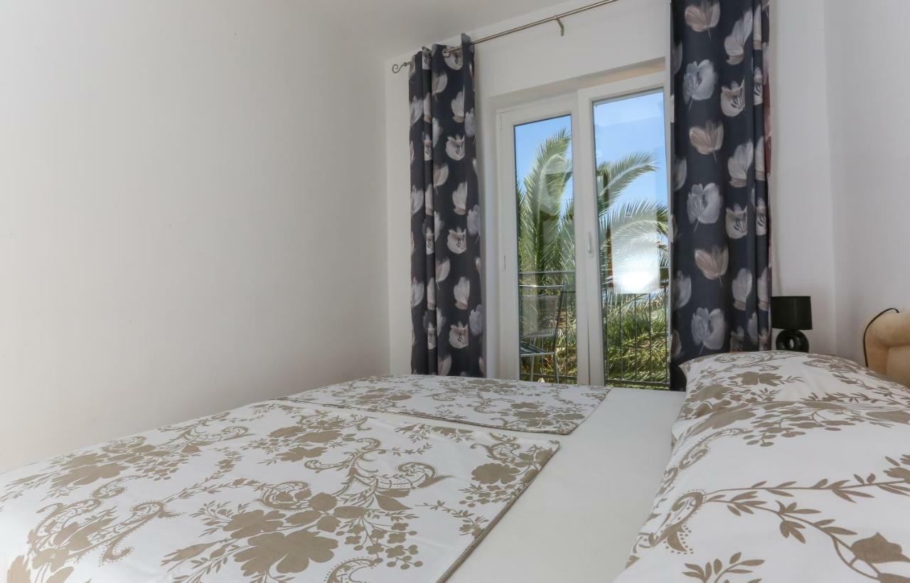 Holiday Home Lucica Сутіван Екстер'єр фото