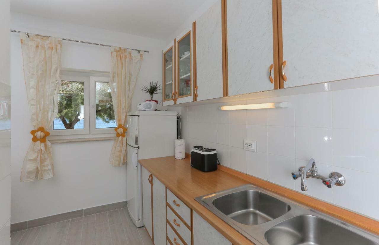 Holiday Home Lucica Сутіван Екстер'єр фото
