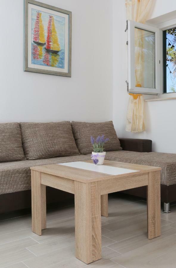 Holiday Home Lucica Сутіван Екстер'єр фото